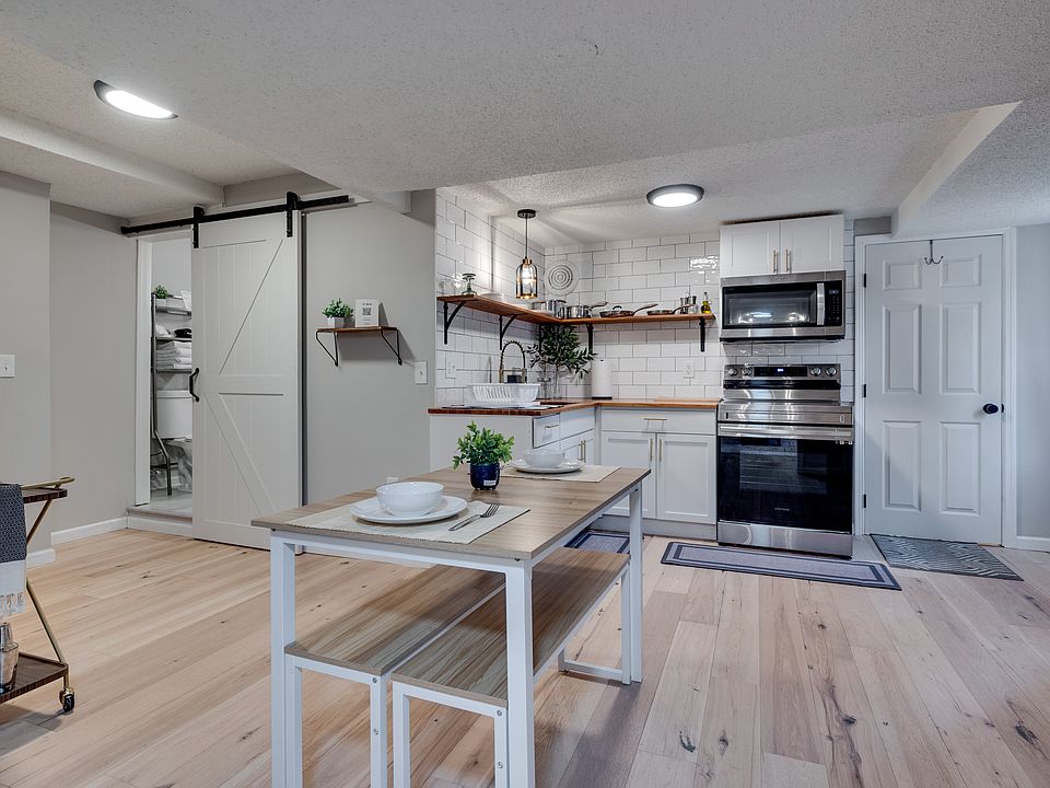 1st image of 2506 Oakwood Ave #B