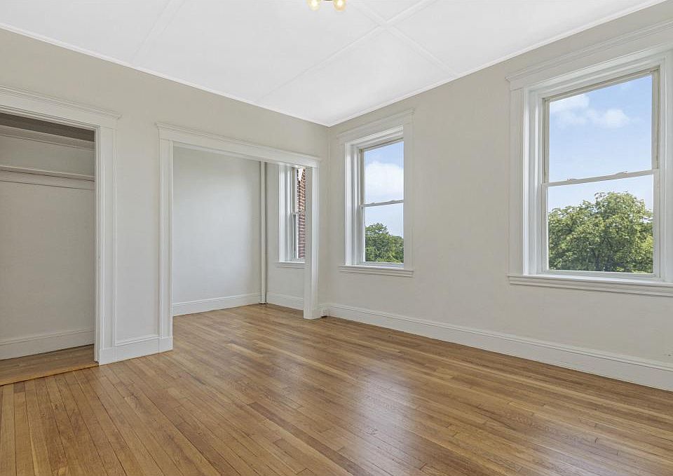 1st image of 125 Park Dr APT 35