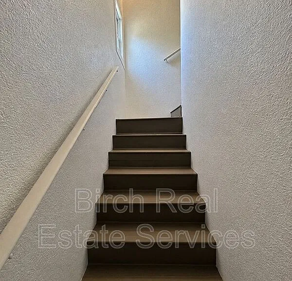 1725 Preston St S #B — Photo 7