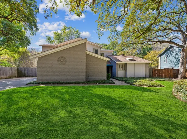 2308 Crown Colony Dr, Arlington, TX 76011