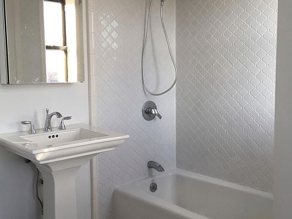 5th image of 1459 N Bosworth Ave APT 4F