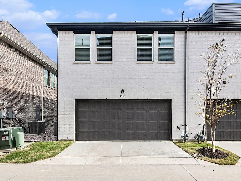 4525 Bishop St — Photo 23