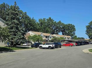 17459 Utica Oaks Ln, Roseville, MI 48066