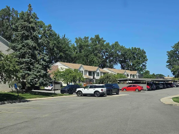 17459 Utica Oaks Ln, Roseville, MI 48066