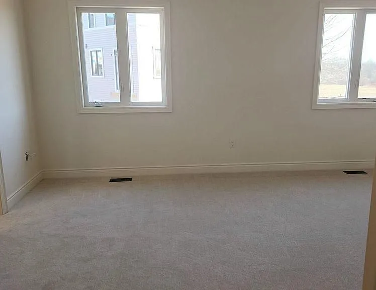 172 Bloomfield Cres — Photo 7