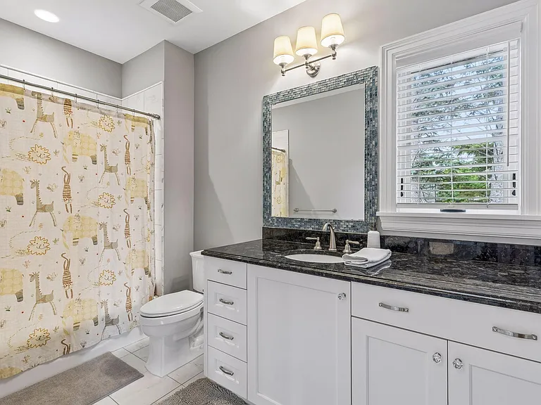 15700 Portico Dr — Photo 45