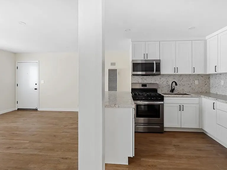 4115 Crest Dr #4115 — Photo 2