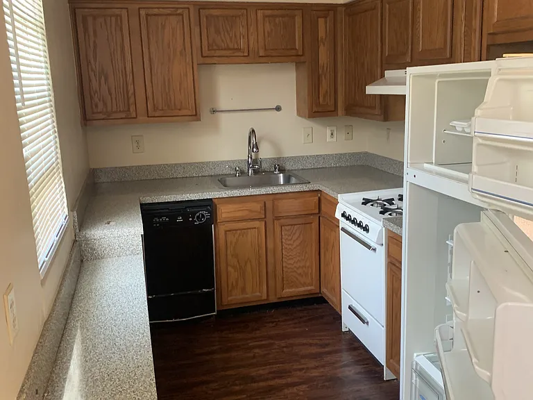 347 S Upper St #18 — Photo 4