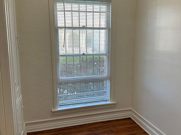 5th image of 1742 N Edgemont St #107