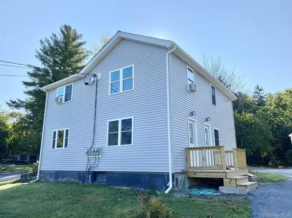 58 W Dorsey Ln #A, Hyde Park, NY 12538