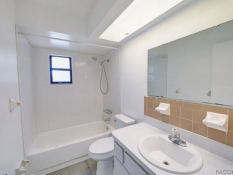 512 Long Ave #B — Photo 13