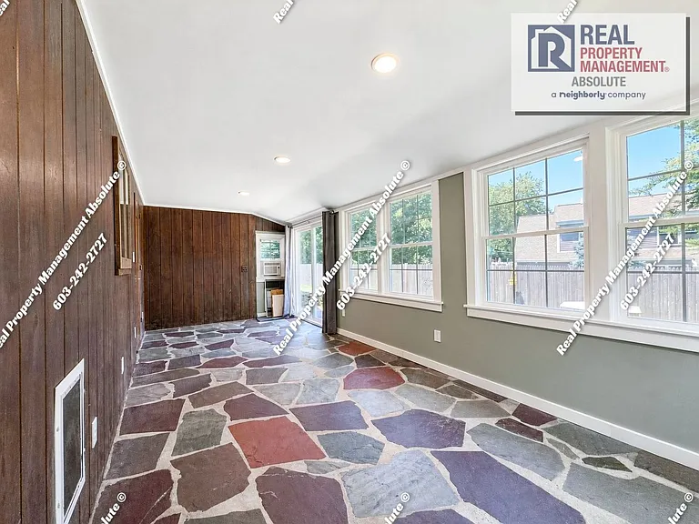 208 Manchester St — Photo 11