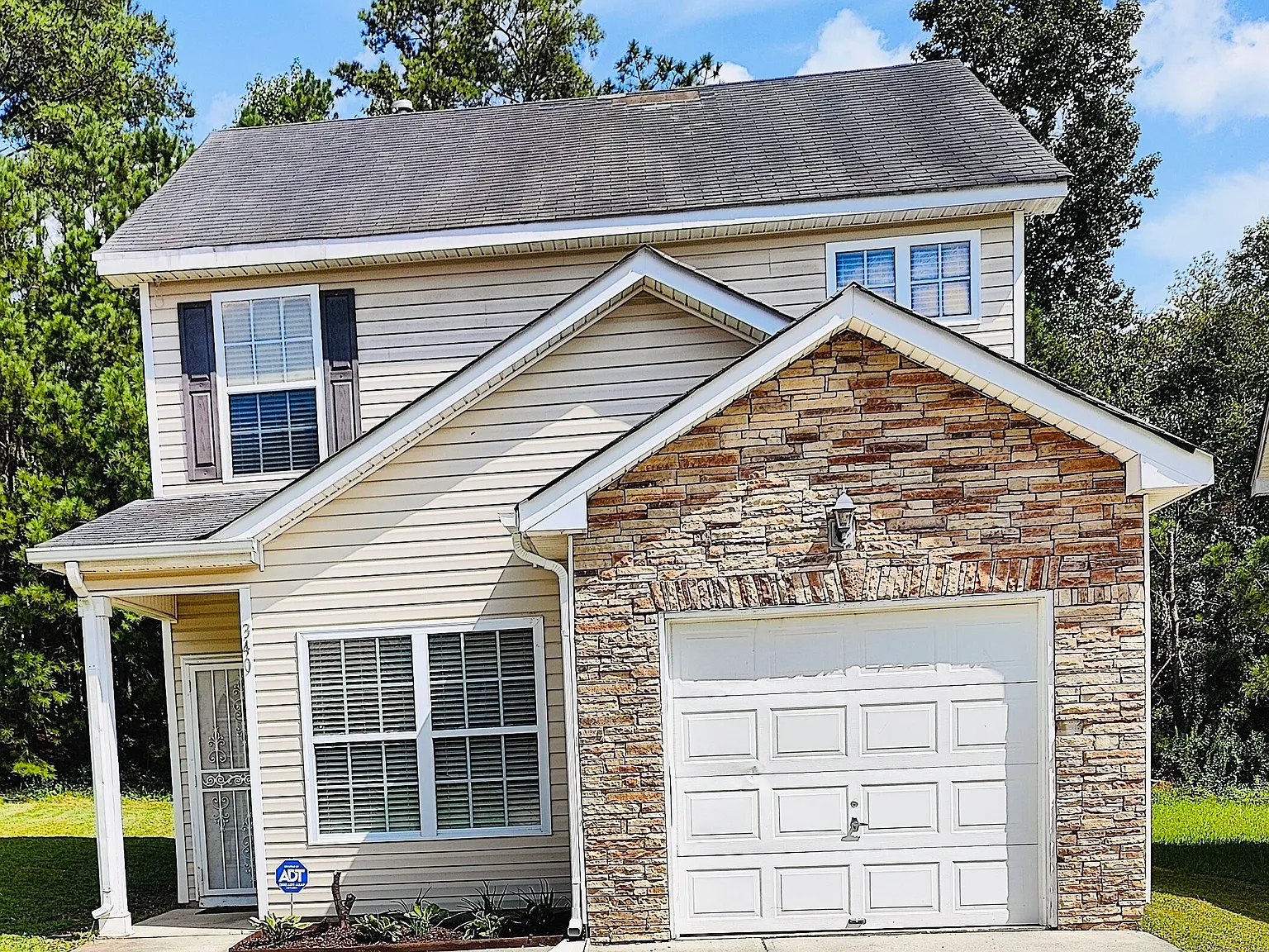 3 bed, 2.5 bath, 1604 sqft, $1,550 — Photo 1