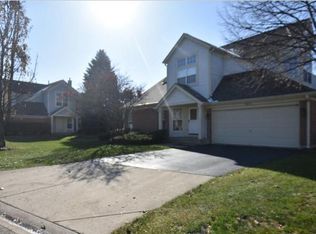 52 Ione Dr, South Elgin, IL 60177