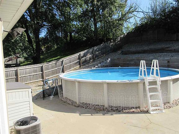 2nd image of 712 N Sunset Dr
