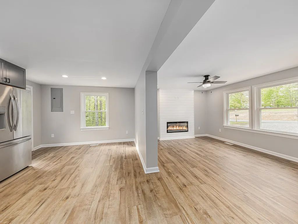 3 bed, 960 sqft, $2,300 — Photo 4