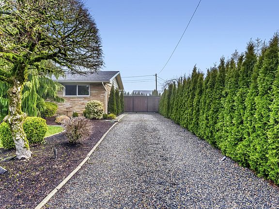 3rd image of 705 NE 94th Ave