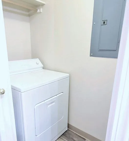 698 Saratoga Dr — Photo 31