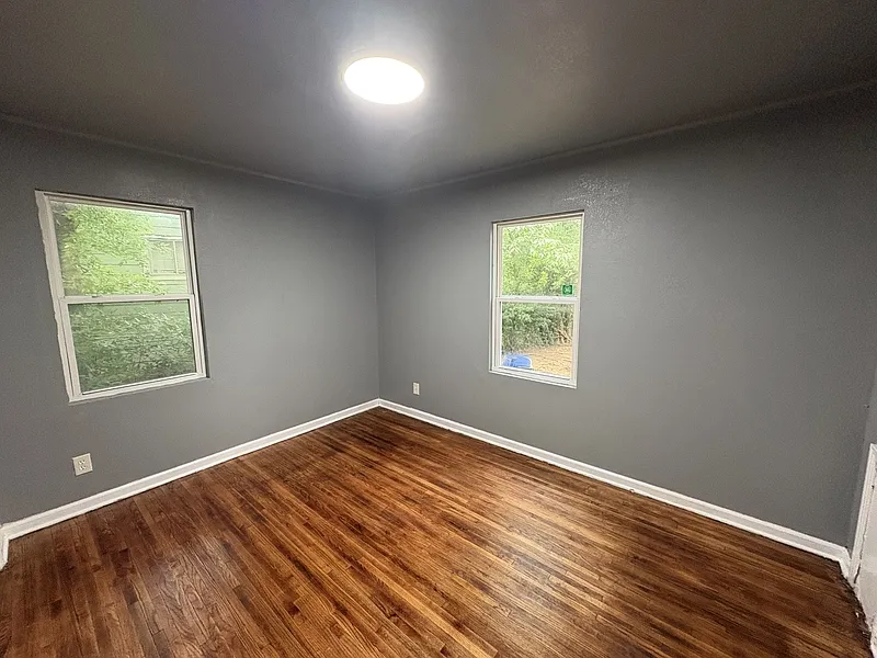 3 bed, 1.0 bath, 988 sqft, $1,200 — Photo 4