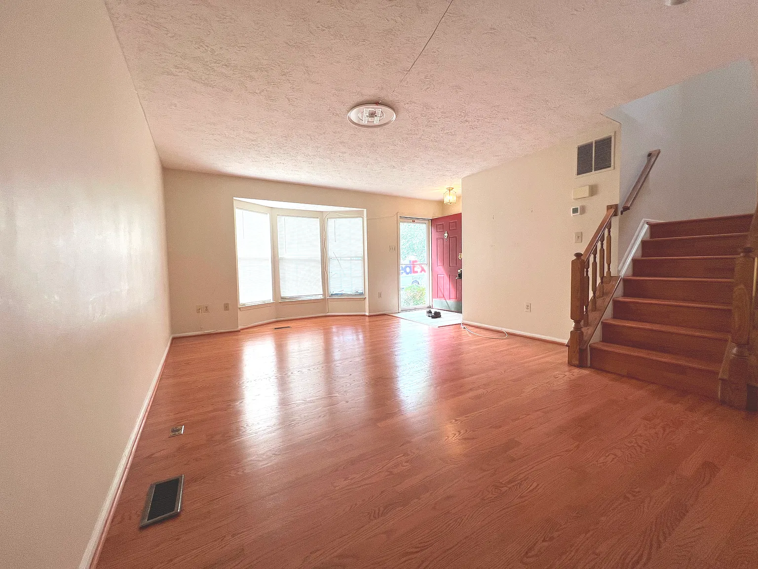 3 bed, 2.5 bath, 1320 sqft, $2,800 — Photo 2