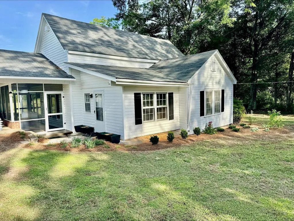 23504 US-221 — Photo 3