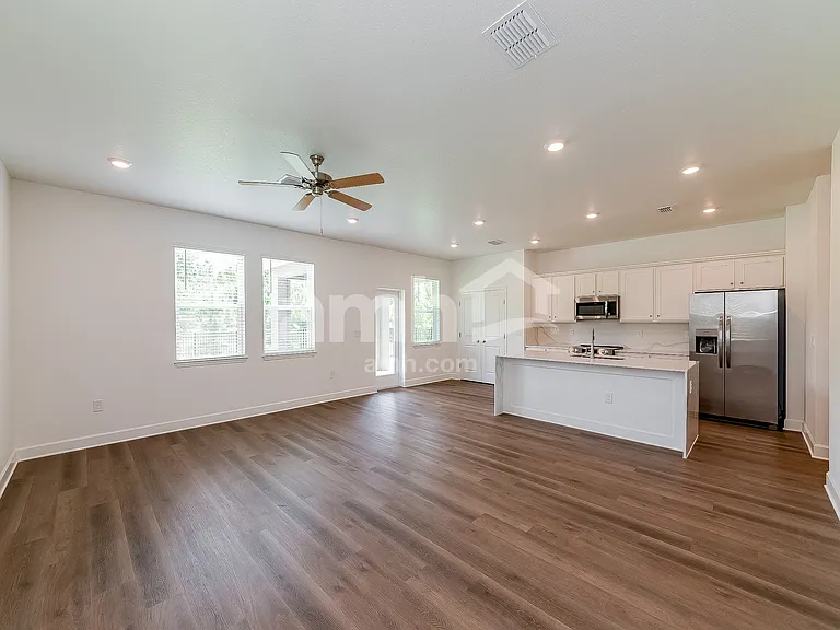 3320 Muscatine Ave — Photo 6