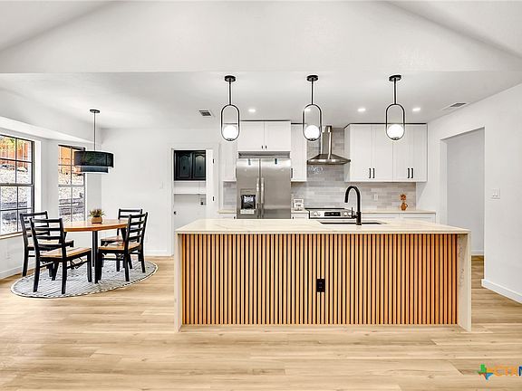 5th image of 809 Woodside Dr