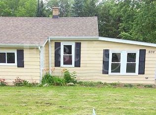606 Lake Shore Blvd, Wauconda, IL 60084