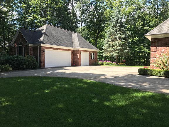 3.5 detached w/upper storage