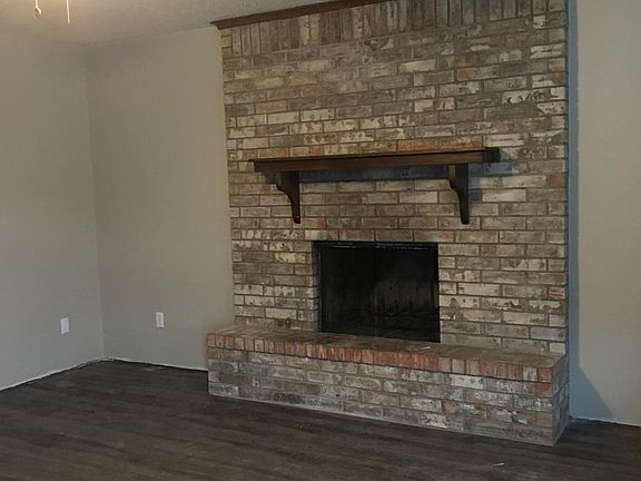 3rd image of 1019 N Wells St