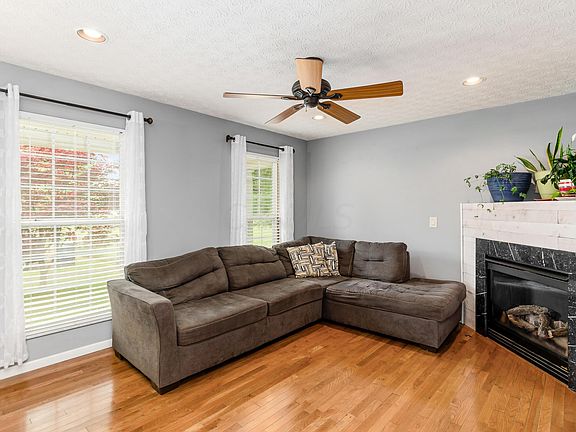 5th image of 2403 Creek View Pl