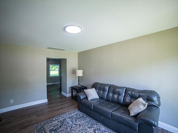 3rd image of 3693 S Westmont Ave