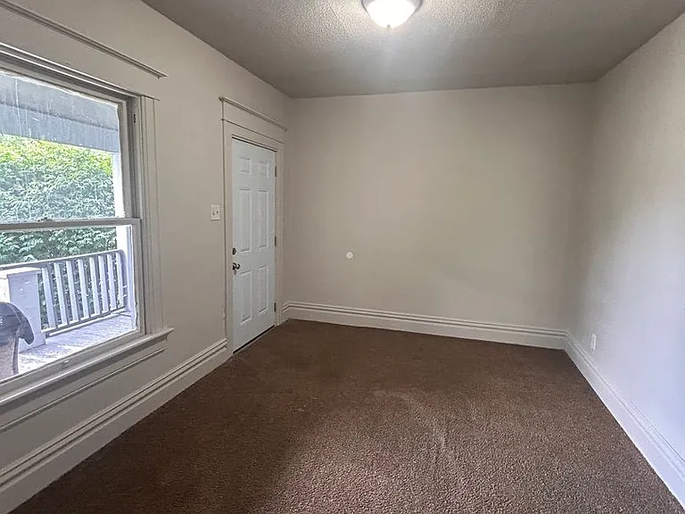 3006 Thompson Ave — Photo 4