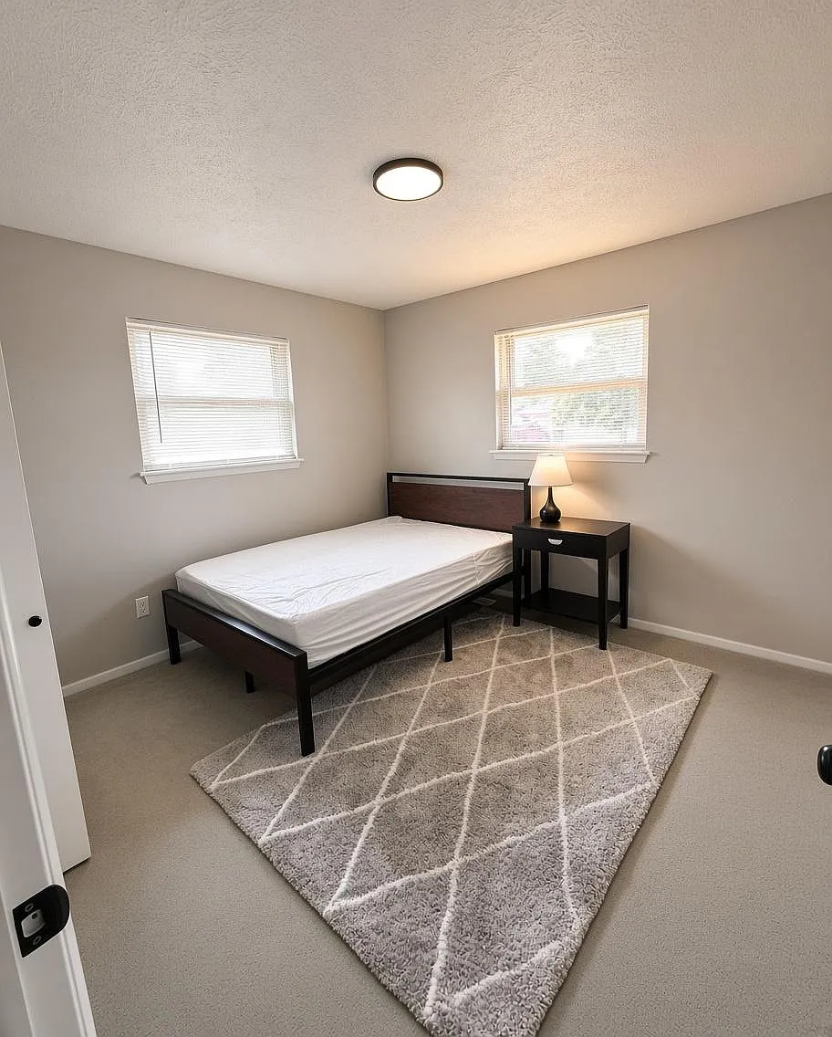 3 bed, 2.0 bath, 1300 sqft, $797 — Photo 1