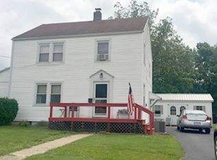 710 N 1st St, Fairfield, IL
