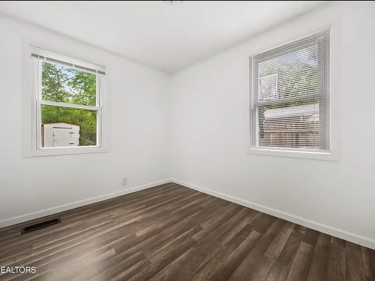 3958 Greenleaf Ave — Photo 6