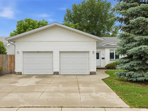 62 Robinson CRESCENT, Saskatoon, SK S7L 6N9