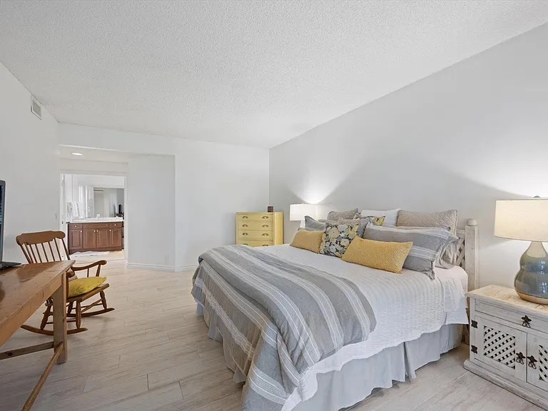 11875 Pebblewood Dr #201 — Photo 25