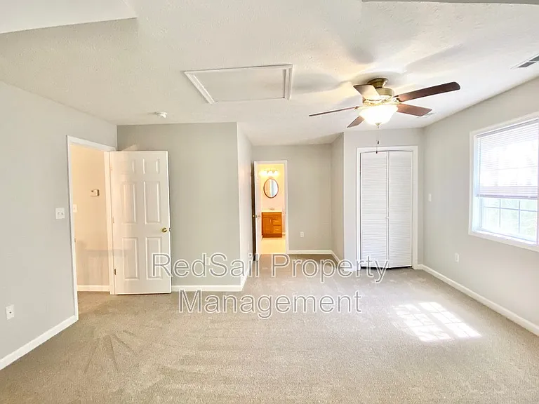 102 Thunderbird Ln — Photo 26