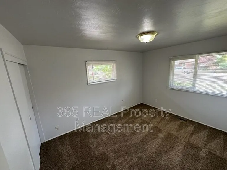 2446 25th Ave — Photo 6
