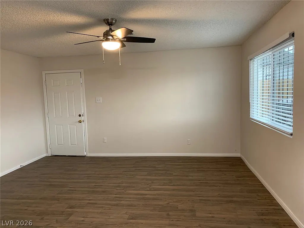 3 bed, 2.0 bath, 1056 sqft, $1,767 — Photo 3