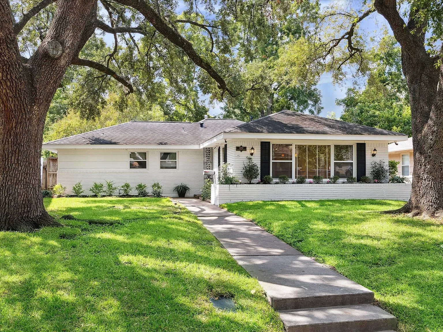 3 bed, 2.0 bath, 1493 sqft, $3,450 — Photo 1