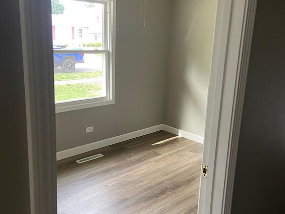 5th image of 54 Emery Dr