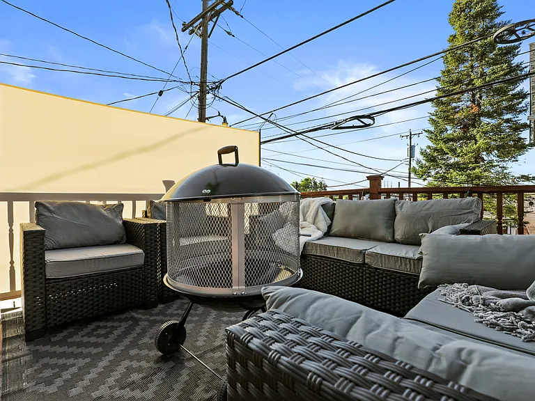 216 E Smith St — Photo 7