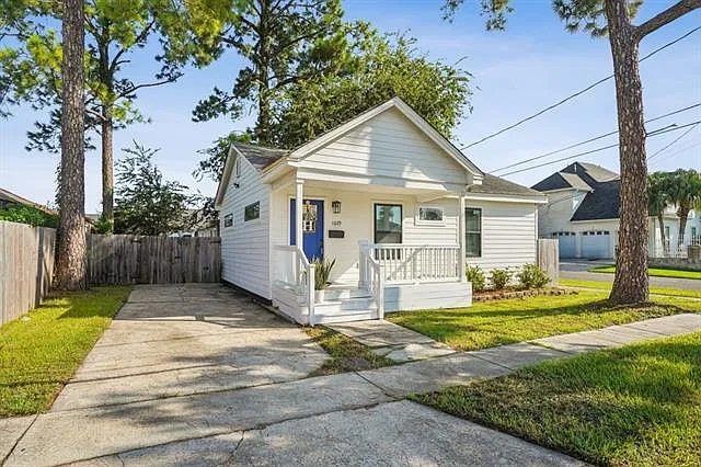 2 bed, 2.0 bath, 809 sqft, $2,000 — Photo 2