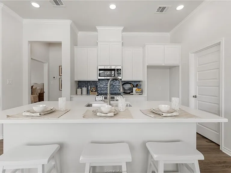 2545 Leyla Ln — Photo 8