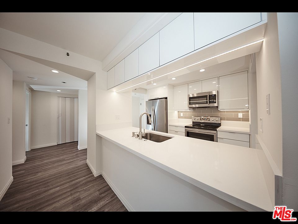 1st image of 600 W 9th St APT 1204