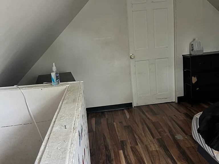 718 W 3rd St #2 — Photo 6