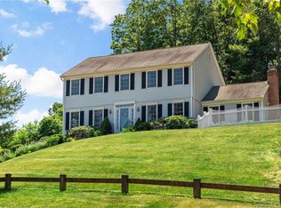 6 Miya Ln, Sandy Hook, CT 06482
