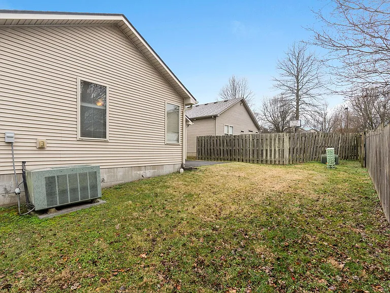 305 Spring Valley Ln — Photo 30